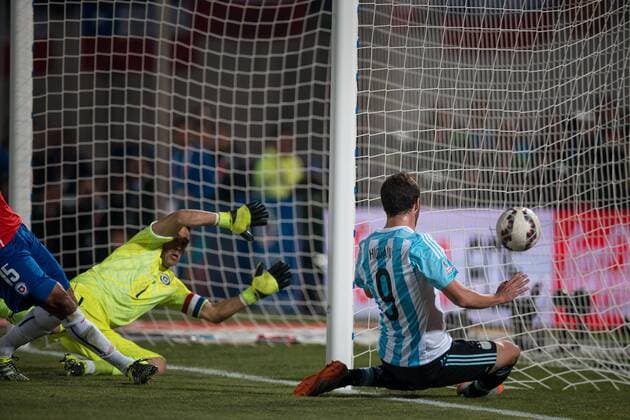 Football, Chile v Argentina. Copa America 2015 . Chile s goalkeeper Claudio Bravo , left, battles for the ball against Argentina s Gonzalo Higuain during to the finals of the Copa America 2015 football match played against Argentina at the Nacional stadium in Santiago, Chile. 04 07 2015 Fotoarena Photosport Chile v Argentina, Copa America 2015. 
