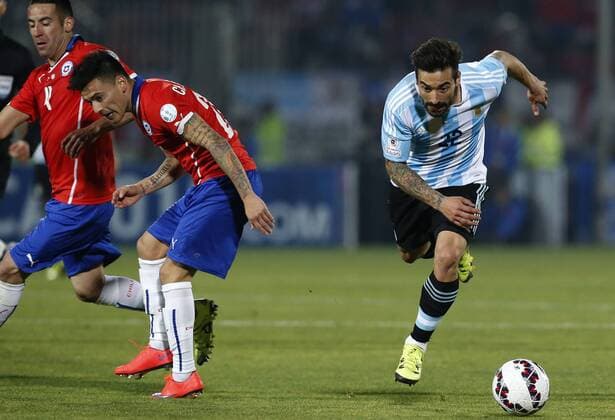 Football, Chile v Argentina. Copa America 2015 . Argentina s player Ezequiel Lavezzi, right, battles for the ball against Charles Aranguiz of Chile during the finals of the Copa America 2015 football match held at the Nacional stadium in Santiago, Chile. 04 07 2015 Martin Thomas Photosport Chile v Argentina, Copa America 2015. 