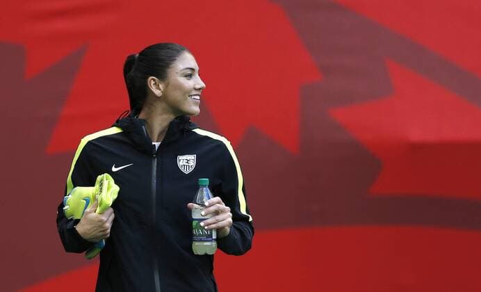 (150705) -- VANCOUVER, July 5, 2015 -- Goalkeeper Hope Solo of the U.S. attends a training session in Vancouver, Canada, July 4, 2015, one day ahead of the final between the United States and Japan at the 2015 FIFA Women s World Cup. ) (SP)CANADA-VANCOUVER-FIFA WOMEN S WORLD CUP-FINAL-TRAINING DingxXu 