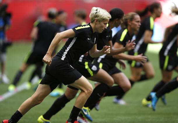 (150705) -- VANCOUVER, July 5, 2015 -- Megan Rapinoe (front) of the U.S. attends a training session in Vancouver, Canada, July 4, 2015, one day ahead of the final between the United States and Japan at the 2015 FIFA Women s World Cup. ) (SP)CANADA-VANCOUVER-FIFA WOMEN S WORLD CUP-FINAL-TRAINING DingxXu 