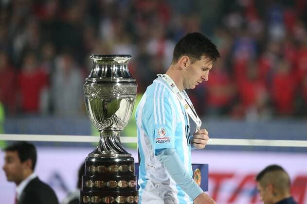 (150705) -- SANTIAGO, July 4, 2015 -- Argentina s Lionel Messi walks past the trophy at the medal presenting ceremony after the final match of the Copa America Chile 2015 between Chile and Argentina, at the National Stadium, in Santiago, capital of Chile, on July 4, 2015. Chile won the final match of the Copa America 2015 against Argentina after the penalty kick 4-1. ) (SP)CHILE-SANTIAGO-COPA AMERICA-FINAL-CHILE VS ARGENTINA XUxZIJIAN 