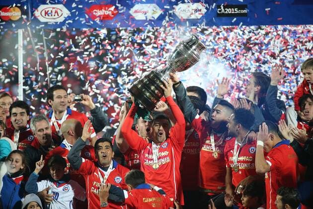 (150705) -- SANTIAGO, July 4, 2015 -- Players of Chile celebrate after the final match of the Copa America Chile 2015 against Argentina, at the National Stadium, in Santiago, capital of Chile, on July 4, 2015. Chile won the final match of the Copa America 2015 against Argentina after the penalty kick 4-1. ) (SP)CHILE-SANTIAGO-COPA AMERICA-FINAL-CHILE VS ARGENTINA XUxZIJIAN 