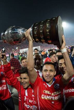 (150705) -- SANTIAGO, July 4, 2015 -- Alexis Sanchez (Front) of Chile celebrates after the final match of the Copa America Chile 2015 against Chile, at the National Stadium, in Santiago, capital of Chile, on July 4, 2015. Chile won the final match of the Copa America 2015 against Argentina after the penalty kick 4-1. ) (ce) (SP)CHILE-SANTIAGO-COPA AMERICA-FINAL-CHILE VS ARGENTINA PedroxMera 