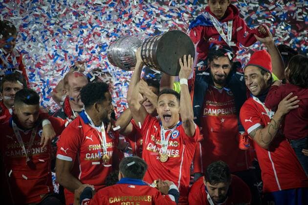 (150705) -- SANTIAGO, July 4, 2015 -- Players of Chile celebrate after the final match of the Copa America Chile 2015 against Argentina, at the National Stadium, in Santiago, capital of Chile, on July 4, 2015. Chile won the final match of the Copa America 2015 against Argentina after the penalty kick 4-1.) (ce) (SP)CHILE-SANTIAGO-COPA AMERICA-CHILE VS ARGENTINA PedroxMera 
