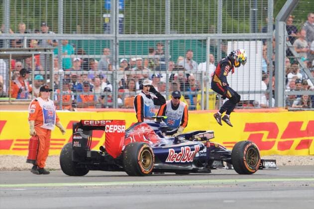 05.07.2015. Silverstone, Northants, England. Formula 1 British Grand Prix. Carlos Sainz Jr, Scuderia Toro Rosso, jumps from his broken down car. xTimxWilliamsx  ActionPlus11638039