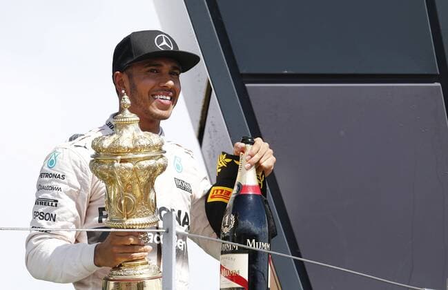Motorsports: FIA Formula One World Championship WM Weltmeisterschaft 2015, Grand Prix of Great Britain, 44 Lewis Hamilton (GBR, Mercedes AMG Petronas Formula One Team), xHOCHxZWEIx