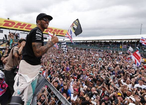 Motorsports: FIA Formula One World Championship WM Weltmeisterschaft 2015, Grand Prix of Great Britain, 44 Lewis Hamilton (GBR, Mercedes AMG Petronas Formula One Team), xHOCHxZWEIx