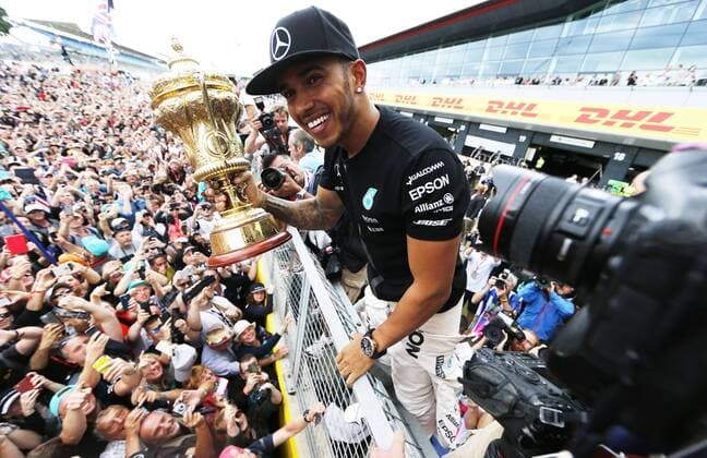 Motorsports: FIA Formula One World Championship WM Weltmeisterschaft 2015, Grand Prix of Great Britain, 44 Lewis Hamilton (GBR, Mercedes AMG Petronas Formula One Team), xHOCHxZWEIx