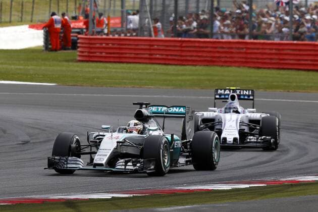 Motorsports: FIA Formula One World Championship WM Weltmeisterschaft 2015, Grand Prix of Great Britain, 44 Lewis Hamilton (GBR, Mercedes AMG Petronas Formula One Team), 77 Valtteri Bottas (FIN, Williams Martini Racing), xHOCHxZWEIx