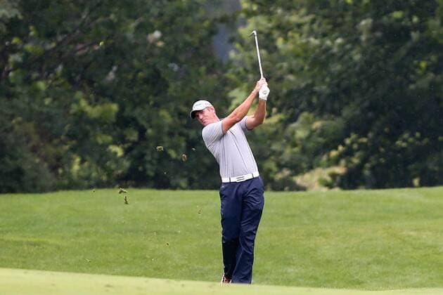 July 3, 2015 - White Sulphur Springs, West Virginia, United States - Greg Owen chips on to the 17th green during the second round of The Greenbrier Classic at The Old White TPC. PGA Golf Herren 2015 - Greenbrier Classic - Round 2 - ZUMAw109