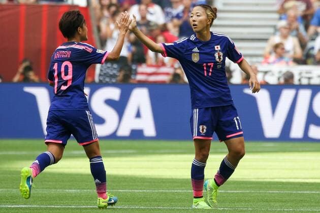 v.li.: Saori Ariyoshi (Japan) beglückwünscht Yuki Ogimi (Japan) für ihr Tor zum 4:1, Jubel, Torjubel, Torerfolg, celebrate the goal, goal, celebration, Jubel ueber das Tor, optimistisch, Action, Aktion, Fussball, FIFA Frauen-WM 2015, Finale, USA - Japan, xozx