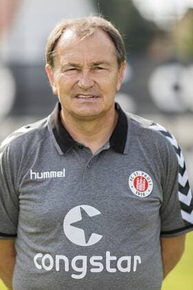 Trainer Ewald Lienen (FC St.Pauli) 04.07.2015, Hamburg.
