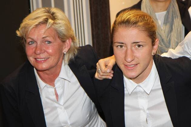 06.07.2015 Frankfurt am Main, Flughafen, DFB Ankunft der Deutschen Frauen Nationalmannschaft nach der WM in Kanada Bundestrainerin Silvia Neid (DFB) und Binaca Schmidt
