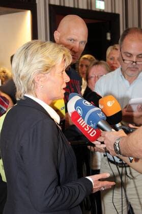 06.07.2015 Frankfurt am Main, Flughafen, DFB Ankunft der Deutschen Frauen Nationalmannschaft nach der WM in Kanada bundestrainerin Silvia Neid (DFB) stellt sich den Journalisten