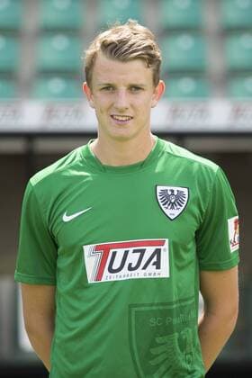 Muenster, Deutschland 07. Juli 2015: Mannschaftsfoto 15 16 - SC Preussen Muenster Lennart Stoll (18 SC Preussen Muenster) rp