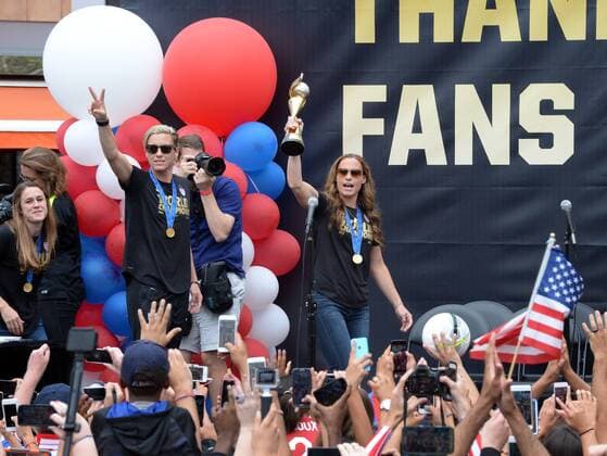 The United States of America women s soccer team arrive to celebrate their 2015 Women s World Cup victory during a rally at Microsoft Square in Los Angeles on July 7, 2015.  LAP2015070701 JIMxRUYMEN