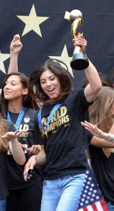 Goal keeper Hope Solo holds the trophy aloft as the United States of America women s soccer team celebrate their 2015 Women s World Cup victory during a rally at Microsoft Square in Los Angeles on July 7, 2015.  LAP2015070717 JIMxRUYMEN