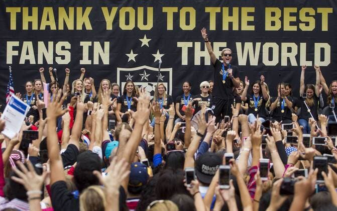 July 7, 2015 - Los Angeles, California, U.S - Members of U.S. women s soccer team cheer their fans during a rally to celebrate victory of the 2015 Women s World Cup during a rally at LA Live on July 7, 2015 in Los Angeles, California. The team defeated Japan 5-2 during Sunday s FIFA Women s World Cup in Canada. U.S. women s soccer team celebrates its World Cup victory - ZUMAc68_