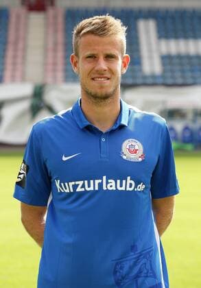 Tommy Grupe Einzelbild Portrait Portraet Porträt Oberkoerper Oberkörper Hochformat Fußball Fussball dritte 3. Liga Fototermin Porträtermin 2015 2016 Saison 2015 2016 08.07.2015 FC Hansa Rostock