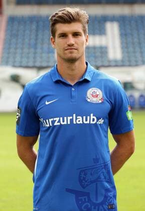 Julius Perstaller Einzelbild Portrait Portraet Porträt Oberkoerper Oberkörper Hochformat Fußball Fussball dritte 3. Liga Fototermin Porträtermin 2015 2016 Saison 2015 2016 08.07.2015 FC Hansa Rostock
