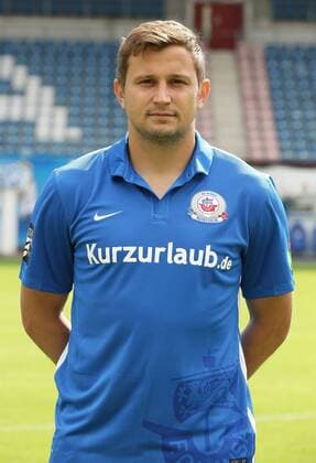 Marcel Ziemer Einzelbild Portrait Portraet Porträt Oberkoerper Oberkörper Querformat Fußball Fussball dritte 3. Liga Fototermin Porträtermin 2015 2016 Saison 2015 2016 08.07.2015 FC Hansa Rostock