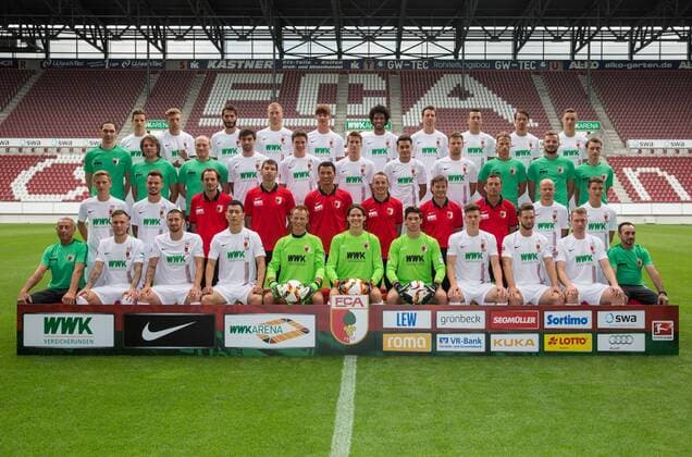 FC Augsburg, Mannschaftsfoto Saison 2015-16, hintere Reihe von links: Marco Schuster, Alexander Esswein, Halil Altintop, Ragnar Klavan, Jeong-Ho Hong, Caiuby Francisco da Silva, Christoph Janker , Nikola Djurdjic, Markus Feulner, Dominik Kohr (FC Augsburg 21); 2. Reihe von hinten, von links: Florian Elser, Andreas Weigel, Peter Stiller (Mannschaftsärzte), Jan Moravek, Raphael Framberger, Paul Verhaegh, Arif Ekin, Daniel Baier, James Morgan, Marco Grimm, Oliver Rönsch (Physiotherapeuten), 3. Reihe von hinten, von links: Maik Uhde, Ronny Philp, Lars Gerling (Videoanalyst), Thomas Barth (Reha-Trainer), Zdenko Miletic (Torwarttrainer), Tobias Zellner (Co-Trainer), Wolfgang Beller (Co-Trainer), Markus Weinzierl (Trainer), Tobias Werner, Bastian Kurz; vordere Reihe von links: Zdenek Vidrman (Zeugwart), Tim Rieder, Sascha Mölders, Dong-Won Ji, Alexander Manninger (Torwart), Marwin Hitz (Torwart), Yannik Oettl (Torwart), Max Reinthaler, Tim Matavz, Jan-Ingwer Callsen-Bracker, Salvatore Belardo (Zeugwart) es fehlen: Abdul Rahman Baba (Gesichtsverletzung), Raul Bobadilla (Urlaub), Shawn Parker (Reha), Porträttermin 2015 2016, Mannschaftsbild, Kader, WWK-Arena 08.70.2015, FC Augsburg, Porträttermin 2015 2016, Augsburg, WWK-Arena, 07.06.2015,