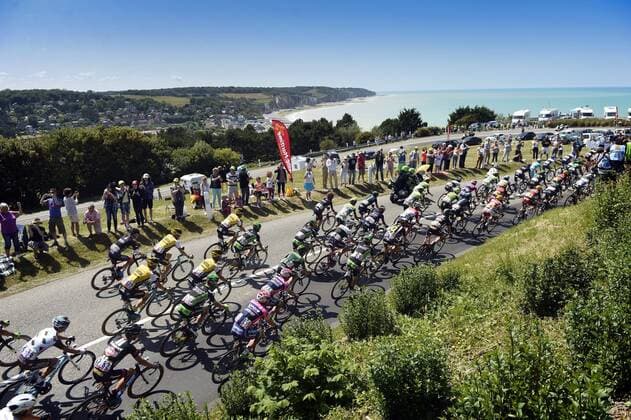 bretagne seche environnement - A general view of the peloton during the stage 6 of the 102nd edition of the Tour de France 2015 with start in Abbeville and finish in Le Havre, France (191 kms) CYCLISME : Tour de France - Etape 6 - Abbeville Le Havre - 09 07 2015 PHOTONEWS PANORAMIC 