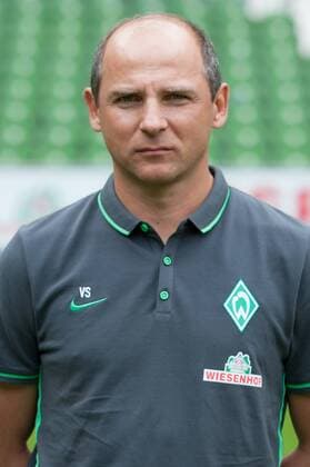 Trainer Viktor Skripnik (SV Werder Bremen) Portrait, Nahaufnahme, Einzelfoto, Einzelbild, Fussball, Bundesliga, Fototermin SV Werder Bremen, xobx
