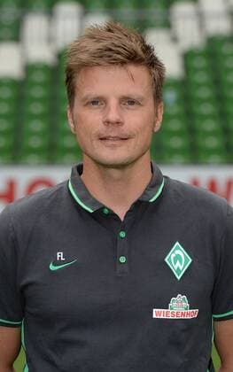 FUSSBALL 1. BUNDESLIGA SAISON 2015 2016 Teampräsentation SV Werder Bremen 10.07.2015 Pysiotherapeut Florian Lauerer (SV Werder Bremen) 