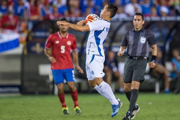 July 11, 2015: El Salvador defender Danny Torres (4) controls the ball during the 1st half of an international CONCACAF Gold Cup soccer match between Costa Rica and El Salvador at BBVA Compass Stadium in Houston, TX. The game ended in a 1-1 draw... Soccer 2015: Costa Rica vs El Salvador JUL 11 - ZUMAc04_
