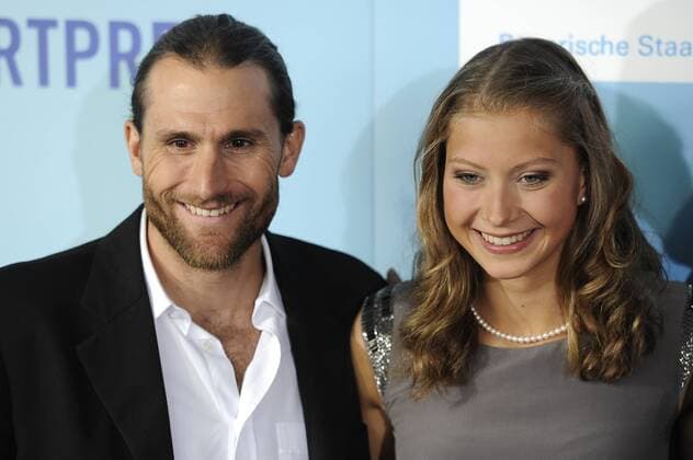 Faris Al Sultan (Triathlet) mit Sophia SALLER (Triathletin). Bayerischer Sportpreis 2015,Roter Teppich,Red Carpet.11.07.2015.