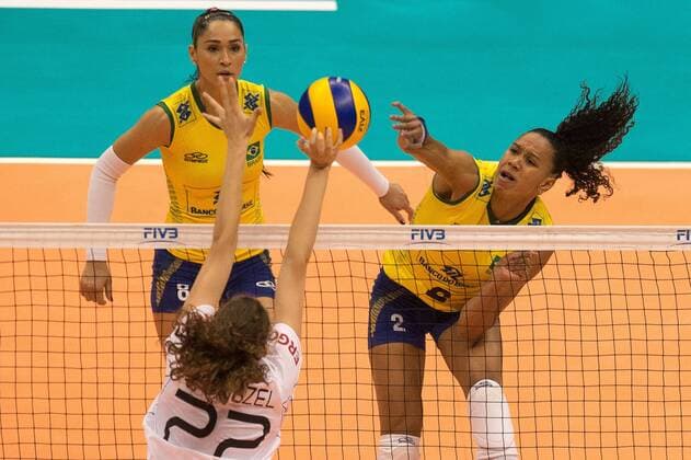 2015 FIVB Volleyball World Grand Prix Sao PAULO, Brazil - 12 07 2015: 2015 FIVB VOLLEYBALL WORLD GRAND PRIX - Juciely Brazil during the match between Brazil vs Germany, valid for the 2015 FIVB Volleyball World Grand Prix, held at the Ibirapuera Gymnasium. (Photo: Marcelo Machado de Melo FotoArena)  MarceloxMachadoxdexMelo