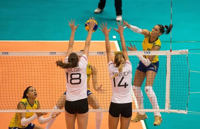 2015 FIVB Volleyball World Grand Prix Sao PAULO, Brazil - 12 07 2015: 2015 FIVB VOLLEYBALL WORLD GRAND PRIX - Jaqueline Brazil during the match between Brazil vs Germany, valid for the 2015 FIVB Volleyball World Grand Prix, held at the Ibirapuera Gymnasium. (Photo: Marcelo Machado de Melo FotoArena)  MarceloxMachadoxdexMelo