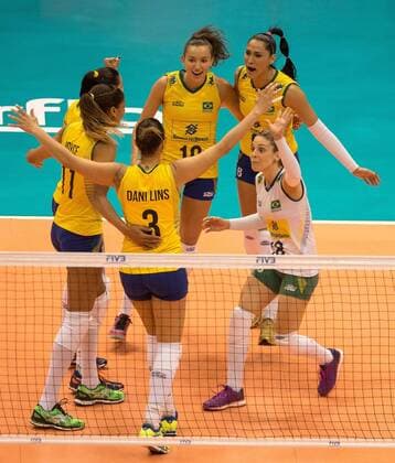 2015 FIVB Volleyball World Grand Prix Sao PAULO, Brazil - 12 07 2015: 2015 FIVB VOLLEYBALL WORLD GRAND PRIX - Brazilian Female players celebrate point during the match between Brazil vs Germany, valid for the 2015 FIVB Volleyball World Grand Prix, held at the Ibirapuera Gymnasium. (Photo: Marcelo Machado de Melo FotoArena)  MarceloxMachadoxdexMelo