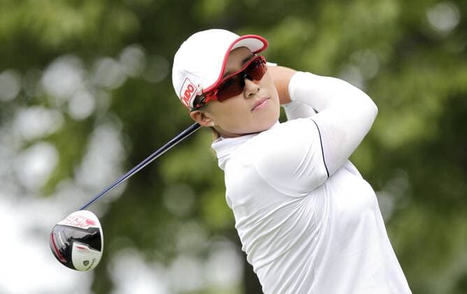 Aktuell Golf, Damen, US Open Amy Yang of Korea hits her tee shot on the second hole in the final round of the LPGA Golf Damen U.S. Women s Open Championship at Lancaster Country Club in Lancaster, PA on July 12, 2015.  NYP20150712102 JOHNxANGELILLO