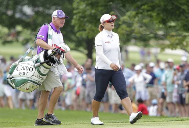 Aktuell Golf, Damen, US Open Amy Yang of Korea and caddie Greg Johnston walk to the first green in the final round of the LPGA Golf Damen U.S. Women s Open Championship at Lancaster Country Club in Lancaster, PA on July 12, 2015.  NYP20150712107 JOHNxANGELILLO