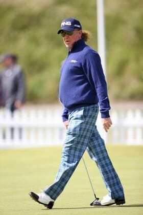 12.07.2015. Gullane, Scotland. Aberdeen Asset Management Scottish Open Final Round. Miguel Angel Jimenez (ESP) on the warm-up green. xGordonxBellx  ActionPlus11640173