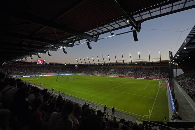 10.07.2015, 1.Fussball Bundesliga 2015 2016: Testspiel zur Eröffnung des neuen Regensburger Stadions, SSV Jahn Regensburg - FC Augsburg, in der neuen Continental-Arena Regensburg. Stadionübersicht. 