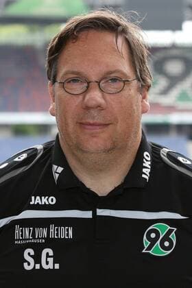 13.07.2015, Hannover Fussball, Fußball, Bundesliga Saison 2015-2016, Hannover 96, HDI Arena, Portrait Physiotherapeut Steffen Gniesmer