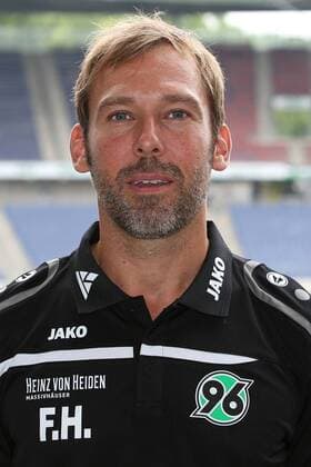 13.07.2015, Hannover Fussball, Fußball, Bundesliga Saison 2015-2016, Hannover 96, HDI Arena, Portrait Mannschaftsarzt Dr. Felix Hessel