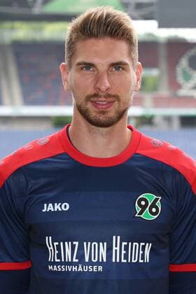 13.07.2015, Hannover Fussball, Fußball, Bundesliga Saison 2015-2016, Hannover 96, HDI Arena, Portrait Torwart Ron-Robert Zieler