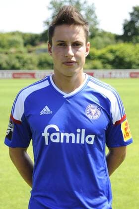 Kiel, 14. Juli 2015 Fußball, Saison 2015 2016, 3. Bundesliga, Offizieller Fototermin Holstein Kiel: Fabian Schnellhardt (Holsteim Kiel, 15)