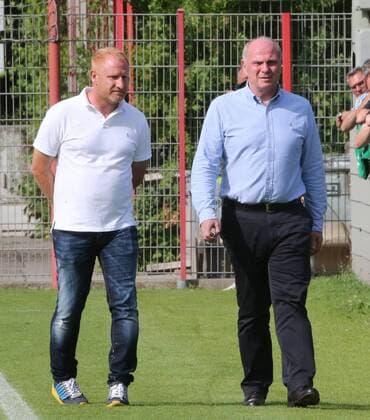 14.07.2015,FC Bayern Training, Säbenerstrasse,Fussball 14.07.2015,FC Bayern Training,Säbener Strasse München,im Bild: Uli Hoeness auf dem Trainingsgelände mit Heiko Vogel