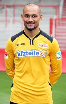 Torwart Mohamed Amsif Einzelbild Portrait Portraet Porträt Hochformat Oberkoerper Oberkörper Fußball Fussball zweite 2. Bundesliga Fototermin Porträttermin DFL 2015 2016 Saison 2015 2016 15.07.2015 1. FC Union Berlin Stadion an der Alten Foersterei Försterei