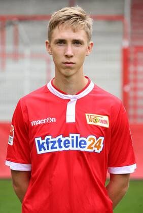 Leonard Koch Einzelbild Portrait Portraet Porträt Hochformat Oberkoerper Oberkörper Fußball Fussball zweite 2. Bundesliga Fototermin Porträttermin DFL 2015 2016 Saison 2015 2016 15.07.2015 1. FC Union Berlin Stadion an der Alten Foersterei Försterei