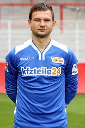 Torwart Steve Kroll Einzelbild Portrait Portraet Porträt Hochformat Oberkoerper Oberkörper Fußball Fussball zweite 2. Bundesliga Fototermin Porträttermin DFL 2015 2016 Saison 2015 2016 15.07.2015 1. FC Union Berlin Stadion an der Alten Foersterei Försterei