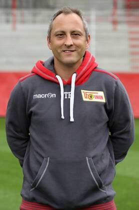 Masseur Thomas Riedel Einzelbild Portrait Portraet Porträt Hochformat Oberkoerper Oberkörper Fußball Fussball zweite 2. Bundesliga Fototermin Porträttermin DFL 2015 2016 Saison 2015 2016 15.07.2015 1. FC Union Berlin Stadion an der Alten Foersterei Försterei