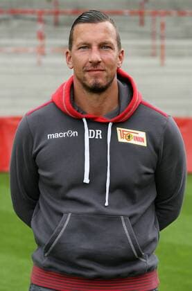 Torwarttrainer Dennis Rudel Einzelbild Portrait Portraet Porträt Hochformat Oberkoerper Oberkörper Fußball Fussball zweite 2. Bundesliga Fototermin Porträttermin DFL 2015 2016 Saison 2015 2016 15.07.2015 1. FC Union Berlin Stadion an der Alten Foersterei Försterei