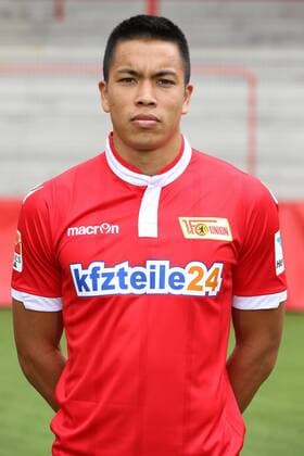 Bobby Wood Einzelbild Portrait Portraet Porträt Hochformat Oberkoerper Oberkörper Fußball Fussball zweite 2. Bundesliga Fototermin Porträttermin DFL 2015 2016 Saison 2015 2016 15.07.2015 1. FC Union Berlin Stadion an der Alten Foersterei Försterei