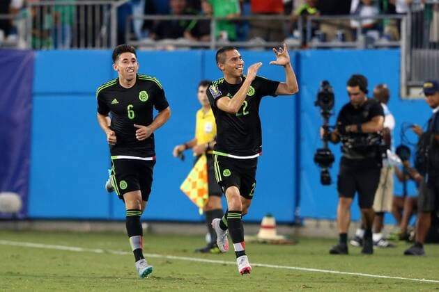 Aktuell Fußball, Gold Cup, Mexiko - Trinidad und Tobago 15 July 2015: Paul Aguilar (MEX) (22) celebrates his goal with Hector Herrera (MEX) (6). The Mexico Men s national team Nationalteam played the Trinidad & Tobago Men s National Team at Bank of America Stadium in Charlotte, NC in a 2015 CONCACAF Gold Cup Group C match. SOCCER: JUL 15 CONCACAF Gold Cup - Group Stage - Mexico v Trinidad Icon918150715209 EDITORIAL USE ONLY
